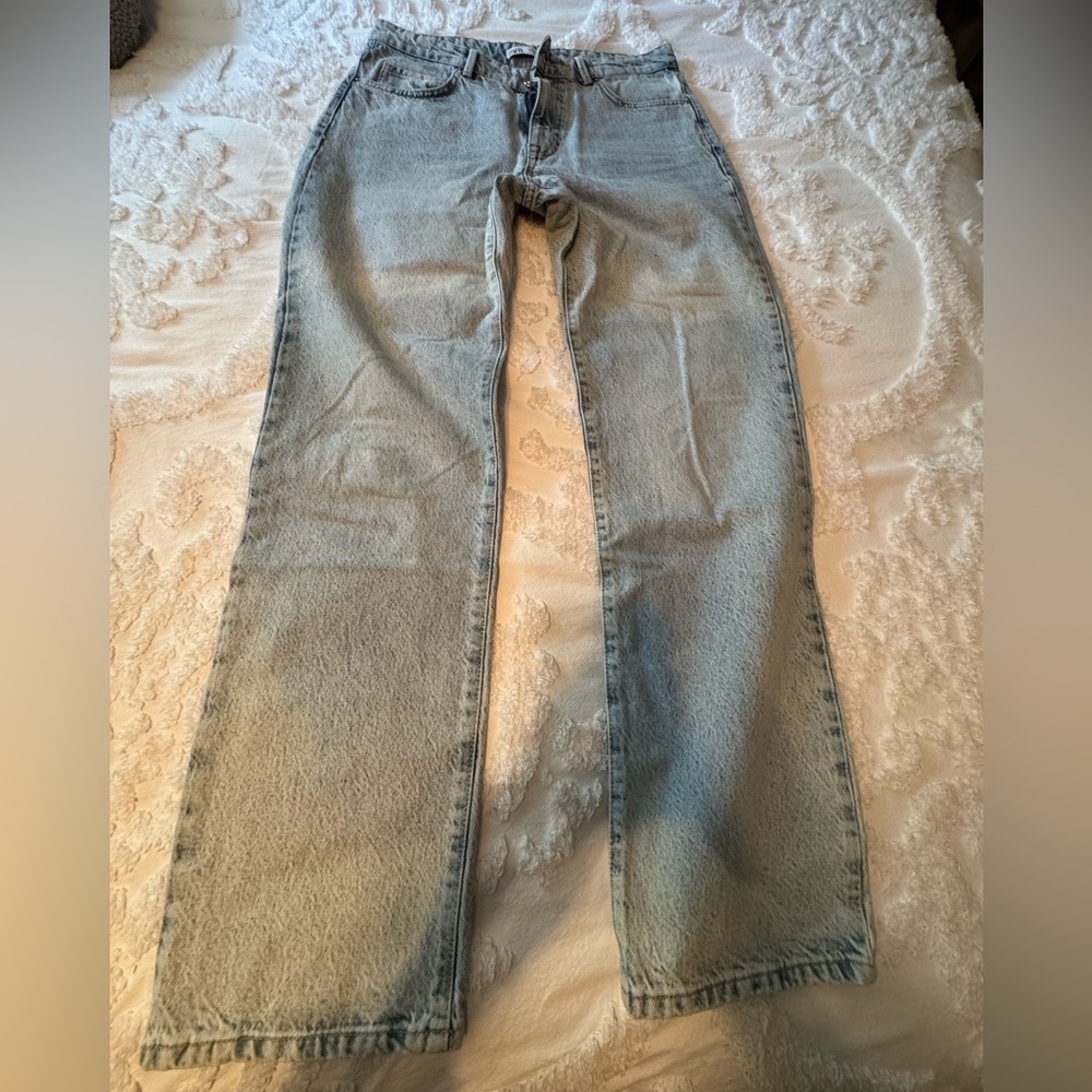 ZARA Ladies Blue Denim Jeans Size 8 Relaxed Fit 
Button Front Light Wash
